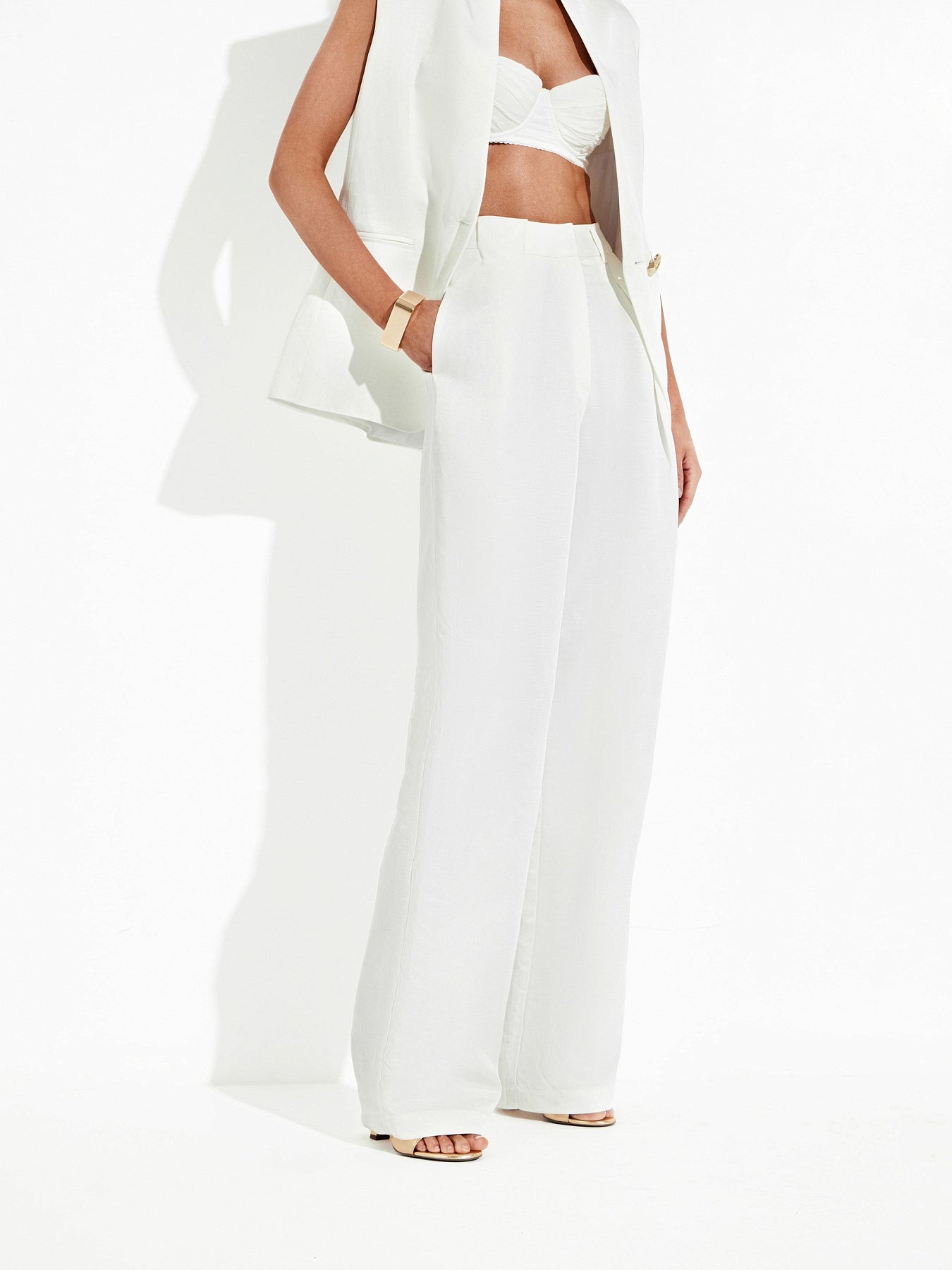 Straight cut trousers made of Italian linen