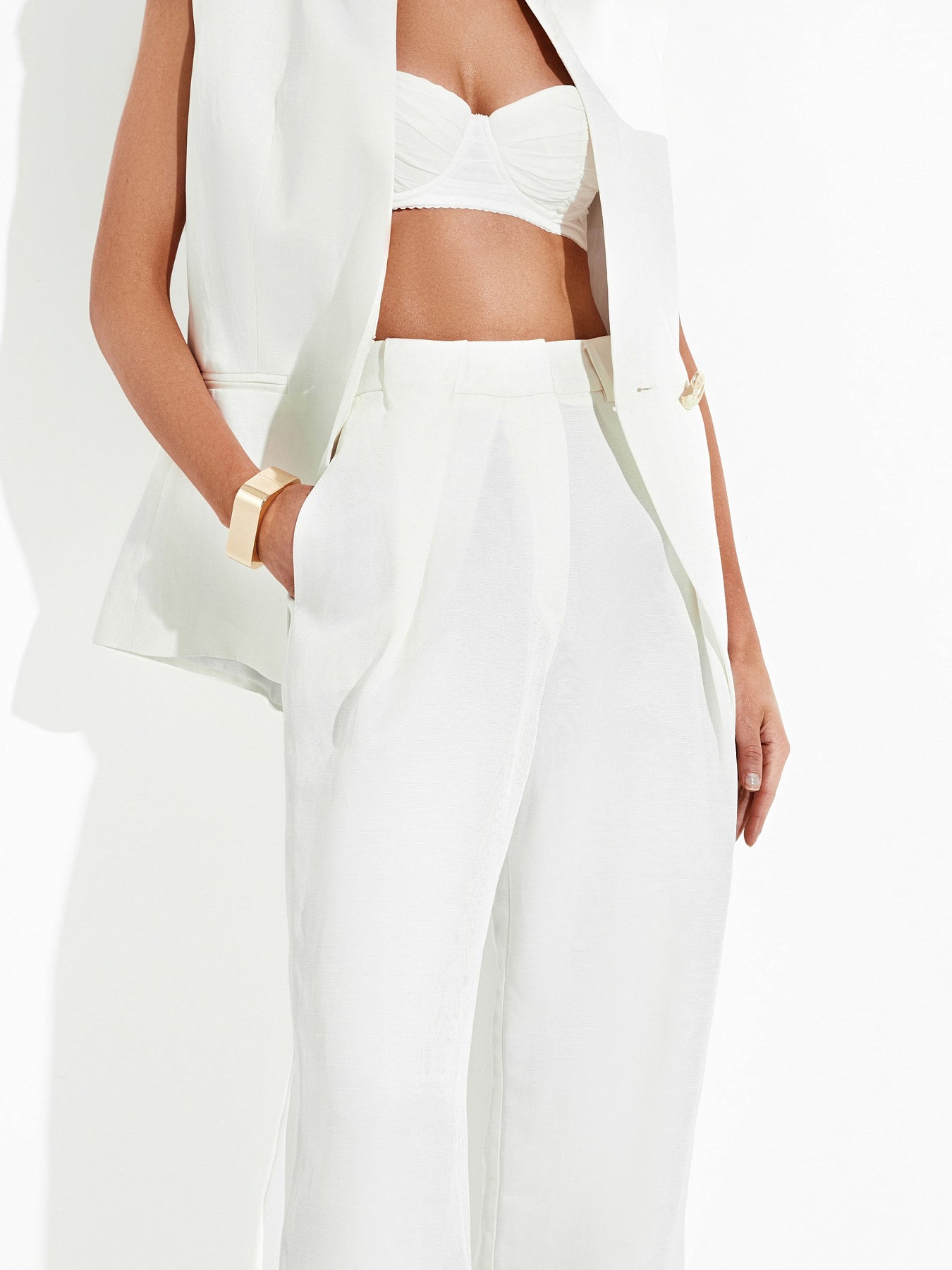 Straight cut trousers made of Italian linen