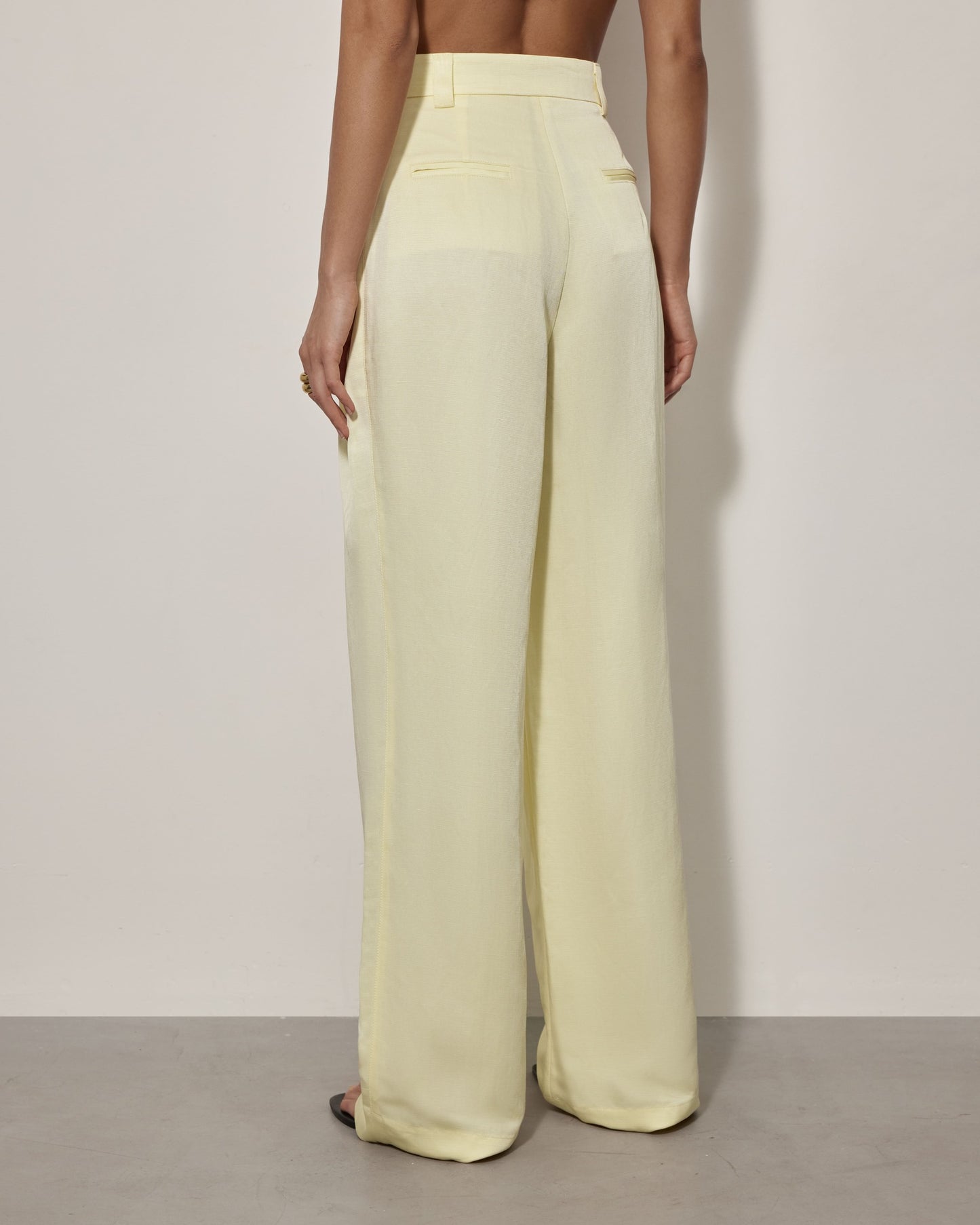 Italian linen trousers with pleats