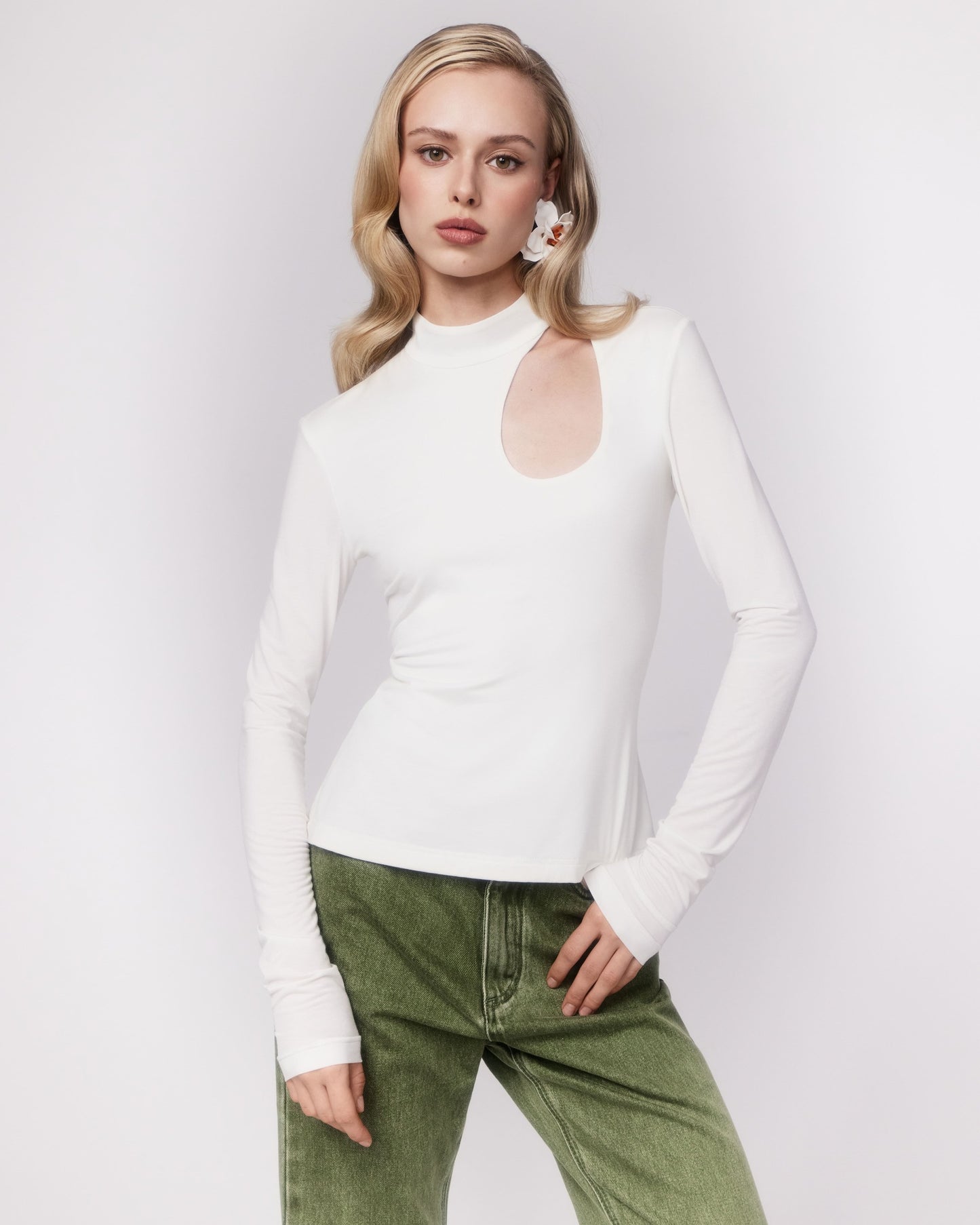 Longsleeve with shaped neckline