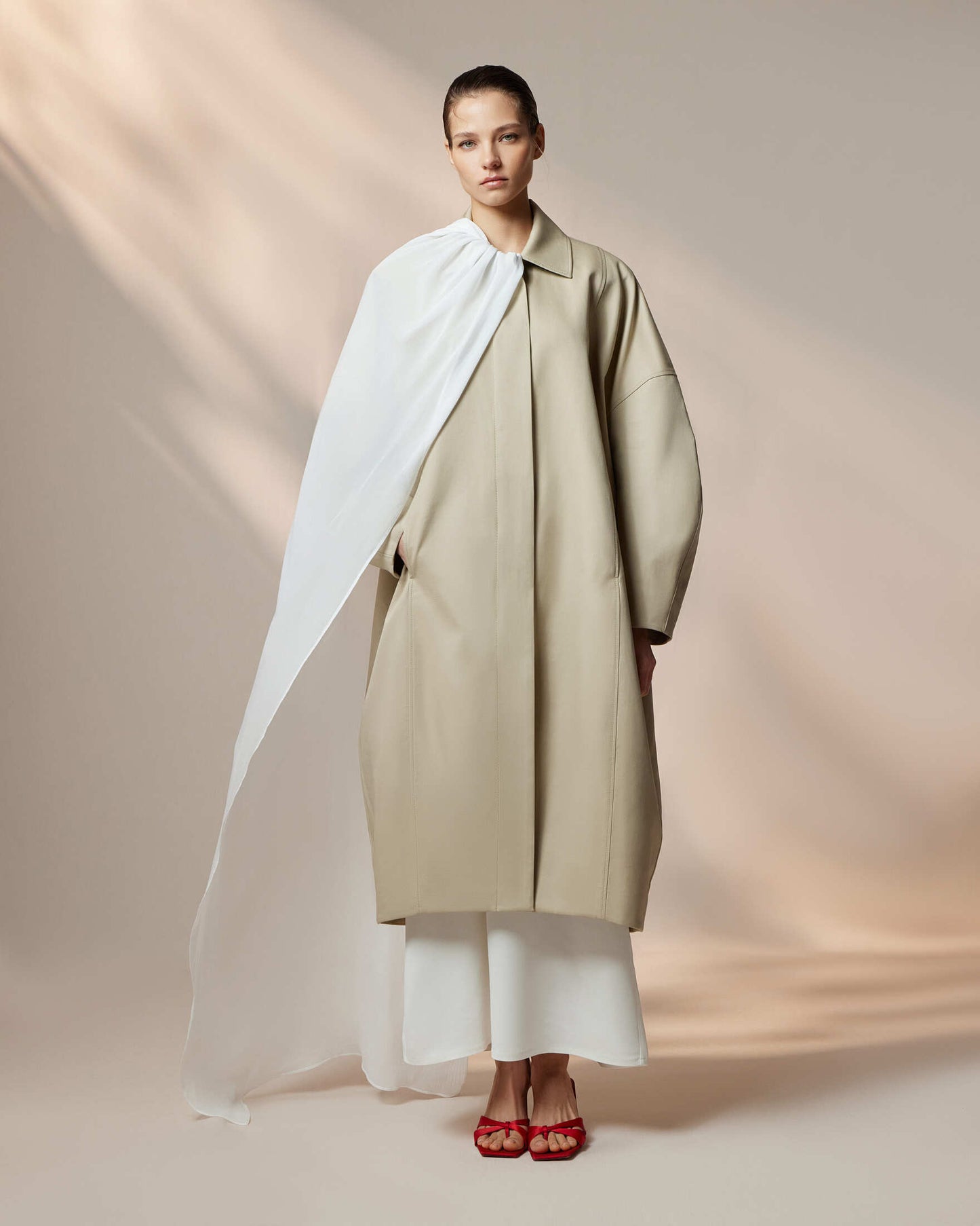 A cape with voluminous Culture sleeves