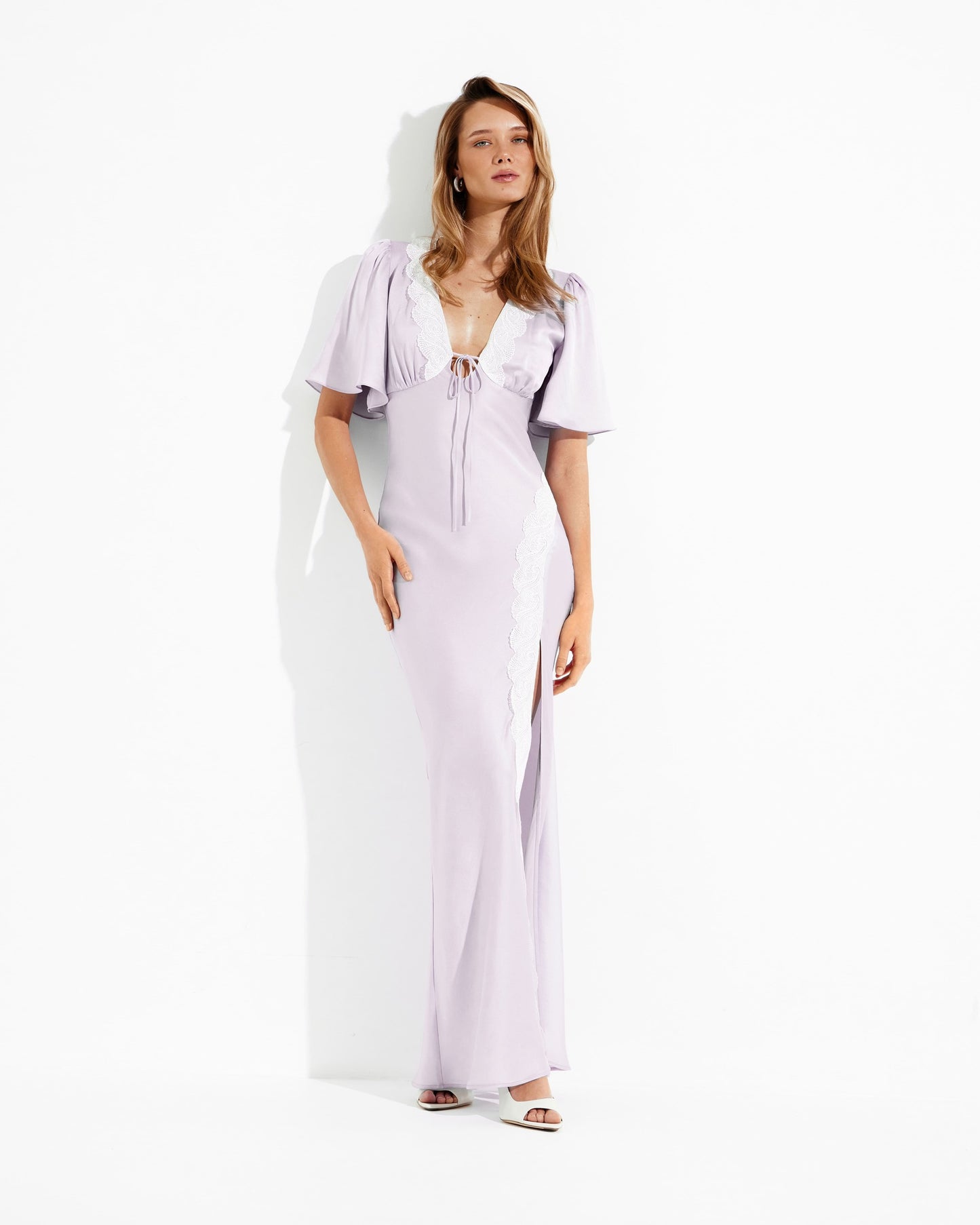 Maxi dress with lace trim