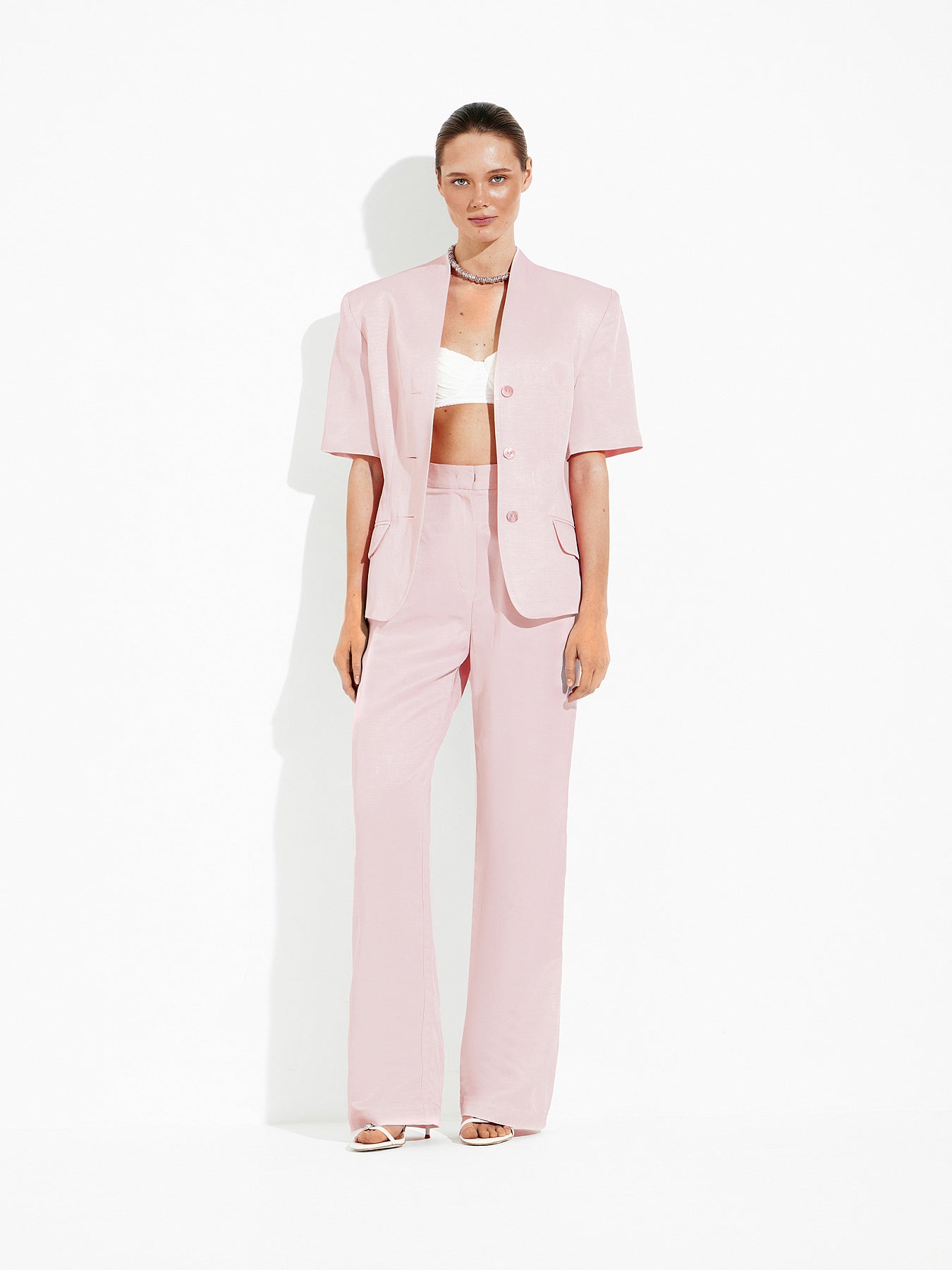 Fitted jacket made of Italian linen with short sleeves