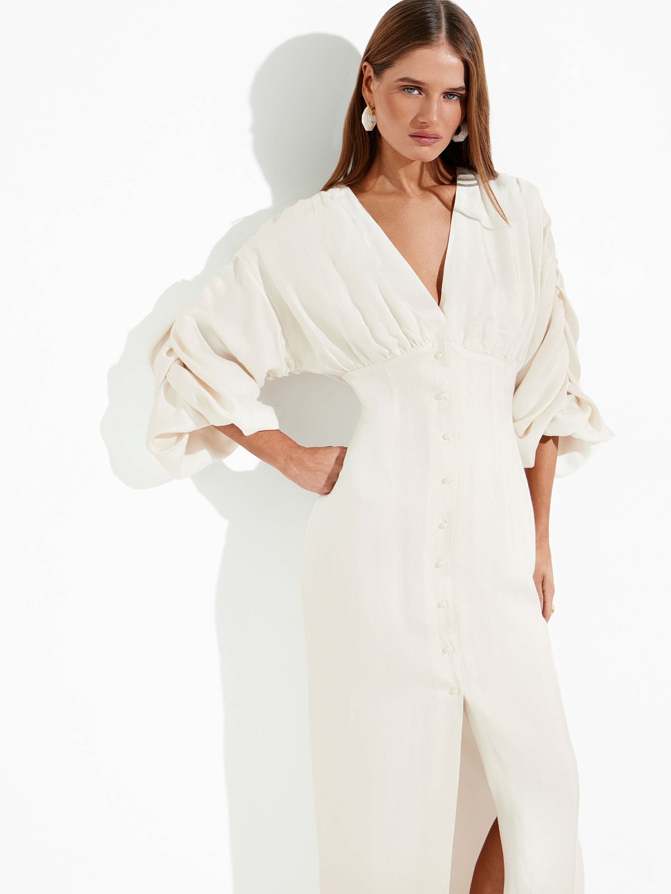 Maxi dress with voluminous sleeves made of Italian linen