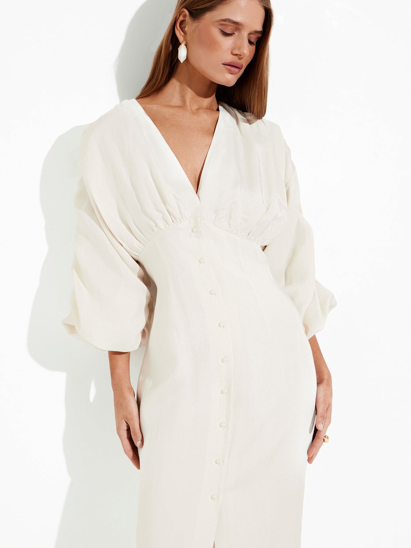 Maxi dress with voluminous sleeves made of Italian linen