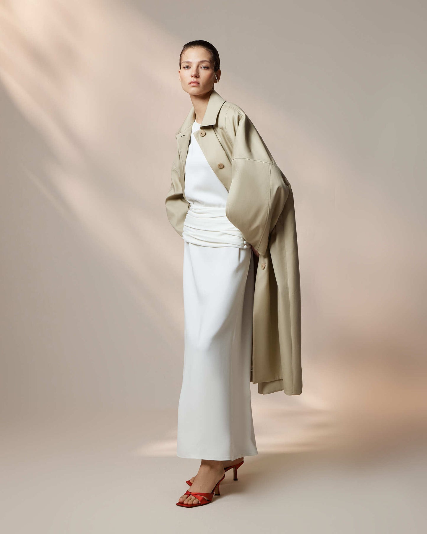 A cape with voluminous Culture sleeves