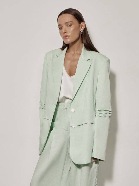 Italian linen jacket with decorative pleats