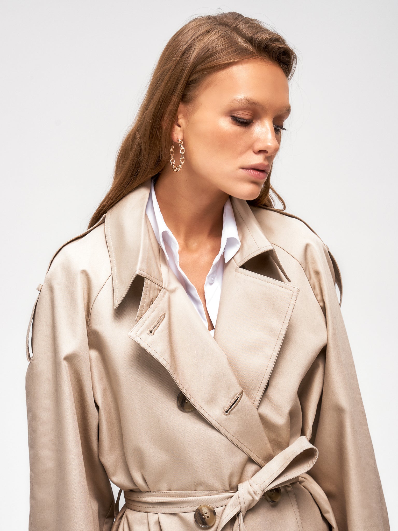 Raglan sleeve decorative tuck trench coat